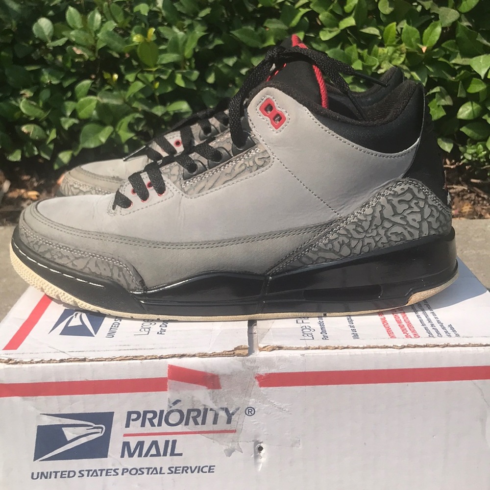 AVAILABLE Jordan 3 retro “stealth”